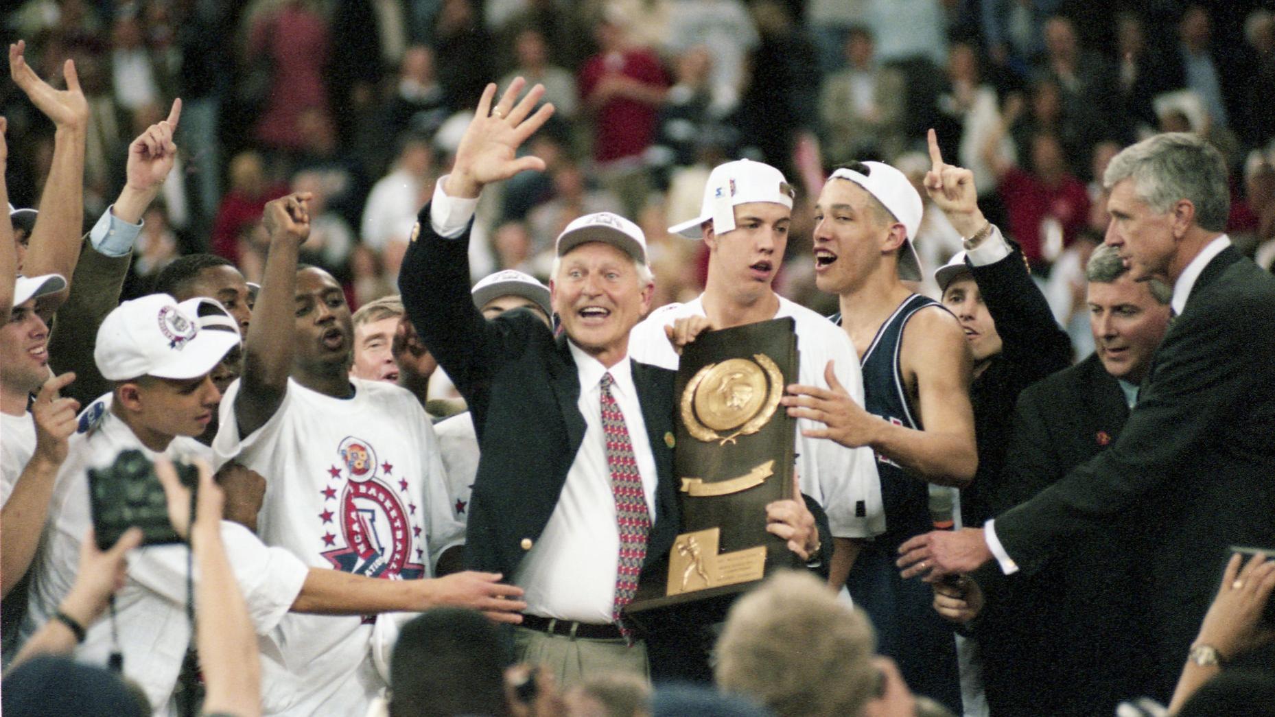 A 'great honor': Arizona Wildcats to unveil Lute Olson statue in March